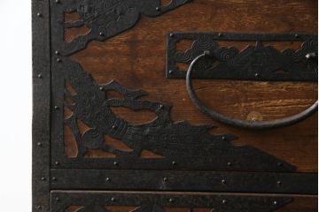 和製アンティーク　透かしの入った金具が緻密で美しい佐渡箪笥(佐渡八幡箪笥、和たんす、重ね箪笥、収納タンス、時代箪笥、衣装タンス、引き出し)(R-072109)
