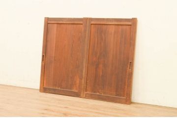 アンティーク建具　杉(スギ)材　どこか懐かしい雰囲気漂う板戸窓2枚セット(引き戸)(R-072122)