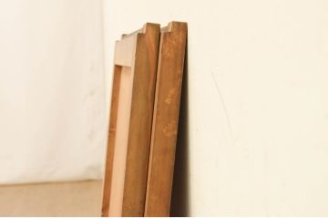 アンティーク建具　杉(スギ)材　どこか懐かしい雰囲気漂う板戸窓2枚セット(引き戸)(R-072122)