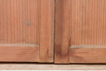 アンティーク建具　杉(スギ)材　温かみのある木味が魅力の板戸窓2枚セット(引き戸)(R-072123)