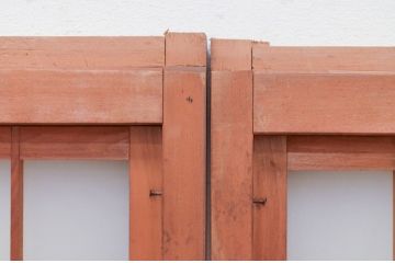アンティーク建具　和モダンな雰囲気を醸し出す升目(マス目)の格子入りガラス窓2枚セット(きつね格子、狐格子、引き戸、ガラス戸、格子戸)(R-072130)