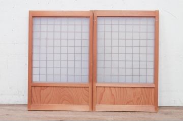 アンティーク建具　和モダンな雰囲気を醸し出す升目(マス目)の格子入りガラス窓2枚セット(きつね格子、狐格子、引き戸、ガラス戸、格子戸)(R-072130)