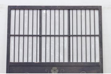 アンティーク建具　激レア　希少!和の雰囲気あるデザインが目を惹く鉄製の格子蔵戸1枚(鉄扉、玄関戸、引き戸)(R-072133)