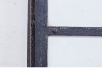 アンティーク建具　激レア　希少!和の雰囲気あるデザインが目を惹く鉄製の格子蔵戸1枚(鉄扉、玄関戸、引き戸)(R-072133)