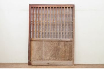 アンティーク建具　栗材・ヒバ材　経年を感じる風合いが魅力の金網入り格子蔵戸1枚(玄関戸、玄関ドア、引き戸、格子戸)(R-072134)