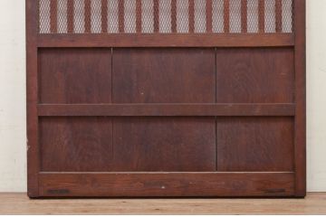 アンティーク建具　栗材・ヒバ材　経年を感じる風合いが魅力の金網入り格子蔵戸1枚(玄関戸、玄関ドア、引き戸、格子戸)(R-072134)