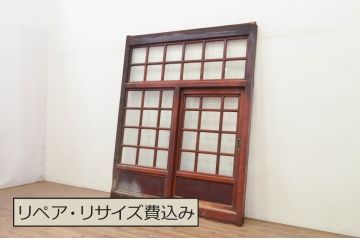 アンティーク建具　激レア　希少!!　檜(ヒノキ)・欅(ケヤキ)材　重厚感あるデザインと升目(マス目)が魅力的な漆塗りのガラス入りくぐり戸(きつね格子、狐格子、蔵戸、玄関戸、格子戸、ガラス戸、引き戸)(R-072135)