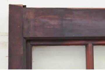 アンティーク建具　激レア　希少!!　檜(ヒノキ)・欅(ケヤキ)材　重厚感あるデザインと升目(マス目)が魅力的な漆塗りのガラス入りくぐり戸(きつね格子、狐格子、蔵戸、玄関戸、格子戸、ガラス戸、引き戸)(R-072135)