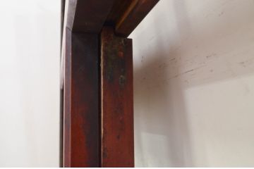 アンティーク建具　激レア　希少!!　檜(ヒノキ)・欅(ケヤキ)材　重厚感あるデザインと升目(マス目)が魅力的な漆塗りのガラス入りくぐり戸(きつね格子、狐格子、蔵戸、玄関戸、格子戸、ガラス戸、引き戸)(R-072135)
