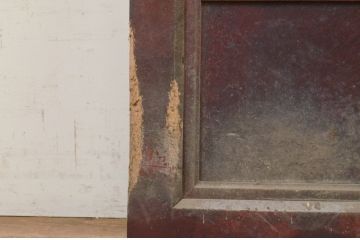 アンティーク建具　激レア　希少!!　檜(ヒノキ)・欅(ケヤキ)材　重厚感あるデザインと升目(マス目)が魅力的な漆塗りのガラス入りくぐり戸(きつね格子、狐格子、蔵戸、玄関戸、格子戸、ガラス戸、引き戸)(R-072135)