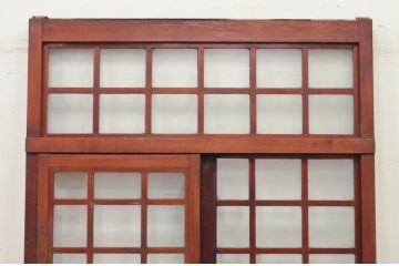 アンティーク建具　激レア　希少!!　檜(ヒノキ)・欅(ケヤキ)材　重厚感あるデザインと升目(マス目)が魅力的な漆塗りのガラス入りくぐり戸(きつね格子、狐格子、蔵戸、玄関戸、格子戸、ガラス戸、引き戸)(R-072135)