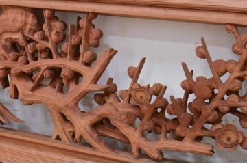 アンティーク建具　井波彫刻　日展審査員　宮崎辰児作　四君子(蘭・菊・梅・竹)　繊細なデザインが目を惹く両面彫刻欄間1対2枚セット(明かり取り、明り取り)(R-072144)