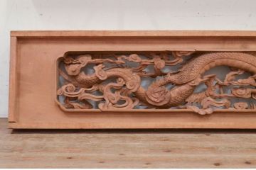 アンティーク建具　激レア　希少デザイン　井波彫刻　茂一作　躍動感ある竜(龍)が見事な両面彫刻欄間2枚セット(明かり取り、明り取り)(R-072146)