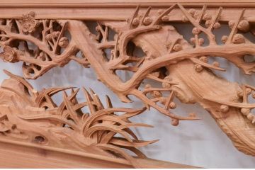 アンティーク建具　井波彫刻　谷口草雲作　繊細な四君子(蘭・菊・梅・竹)のデザインが目を惹く両面彫刻欄間2枚セット(明かり取り、明り取り)(R-072149)