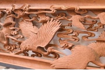 アンティーク建具　井波彫刻　慶一作　躍動感あふれる千羽鶴が目を惹く両面彫刻欄間2枚セット(明かり取り、明り取り)(R-072150)