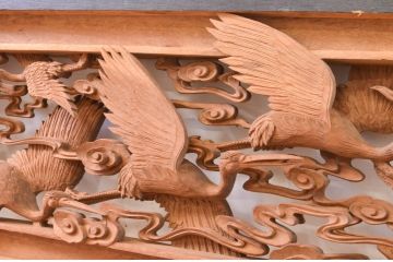 アンティーク建具　井波彫刻　慶一作　躍動感あふれる千羽鶴が目を惹く両面彫刻欄間2枚セット(明かり取り、明り取り)(R-072150)