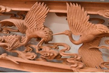 アンティーク建具　井波彫刻　慶一作　躍動感あふれる千羽鶴が目を惹く両面彫刻欄間2枚セット(明かり取り、明り取り)(R-072150)