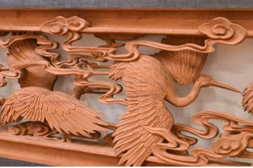 アンティーク建具　井波彫刻　慶一作　躍動感あふれる千羽鶴が目を惹く両面彫刻欄間2枚セット(明かり取り、明り取り)(R-072150)