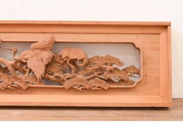 アンティーク建具　井波彫刻　　栄一作　繊細な松と鶴のデザインが目を惹く両面彫刻欄間1枚(明かり取り、明り取り)(R-072151)