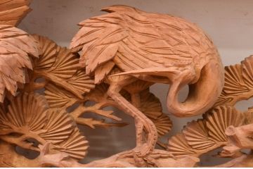 アンティーク建具　井波彫刻　　栄一作　繊細な松と鶴のデザインが目を惹く両面彫刻欄間1枚(明かり取り、明り取り)(R-072151)