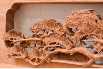 アンティーク建具　井波彫刻　　栄一作　繊細な松と鶴のデザインが目を惹く両面彫刻欄間1枚(明かり取り、明り取り)(R-072151)