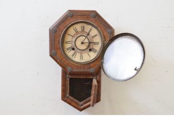 和製アンティーク　ペイント仕上げ限定　愛知県時計製造共同組合(AICHIKEN　CLOCK-MAKERS'　UNION'S　MARK)　年月を重ねた趣溢れる八角型柱時計(掛け時計、古時計)(R-072163)