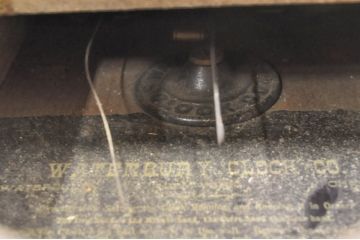アンティーク時計　アメリカ　WATERBURY CLOCK CO.(ウォーターベリー)　経年を感じる風合いが魅力の掛け時計(八角時計、柱時計、古時計)(R-072172)