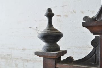 和製アンティーク　精工舎(SEIKOSHA、セイコー)　TRADE(S)MARK　黒柿材　凝った意匠が目を引くクラシカルな掛け時計(振り子時計、柱時計、古時計)(R-072199)