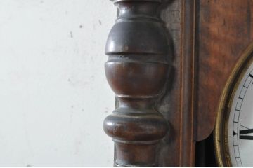 和製アンティーク　精工舎(SEIKOSHA、セイコー)　TRADE(S)MARK　黒柿材　凝った意匠が目を引くクラシカルな掛け時計(振り子時計、柱時計、古時計)(R-072199)