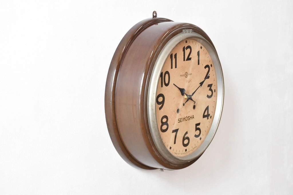 和製アンティーク　精工舎(SEIKOSHA、セイコー)　丸形　レトロなデザインが魅力的な掛け時計　(R-072236)