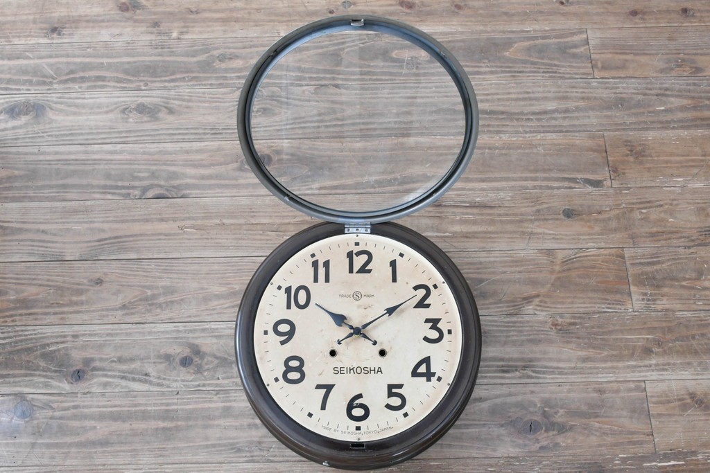 和製アンティーク　精工舎(SEIKOSHA、セイコー)　丸形　レトロなデザインが魅力的な掛け時計　(R-072236)