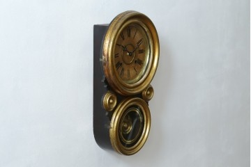 アンティーク時計　アメリカ　E. INGRAHAM&CO(イングラハム)　振り子の意匠が魅力的な四つ丸本だるま時計　(R-072248)