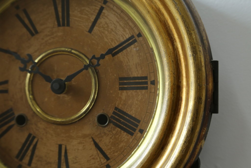 アンティーク時計　アメリカ　E. INGRAHAM&CO(イングラハム)　振り子の意匠が魅力的な四つ丸本だるま時計　(R-072248)