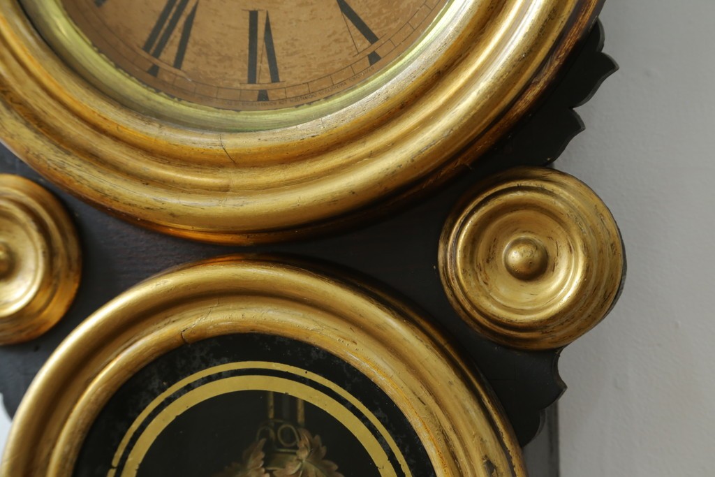 アンティーク時計　アメリカ　E. INGRAHAM&CO(イングラハム)　振り子の意匠が魅力的な四つ丸本だるま時計　(R-072248)