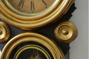 アンティーク時計　アメリカ　E. INGRAHAM&CO(イングラハム)　振り子の意匠が魅力的な四つ丸本だるま時計　(R-072248)