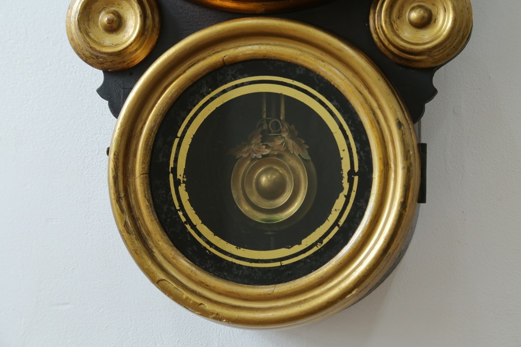 アンティーク時計　アメリカ　E. INGRAHAM&CO(イングラハム)　振り子の意匠が魅力的な四つ丸本だるま時計　(R-072248)