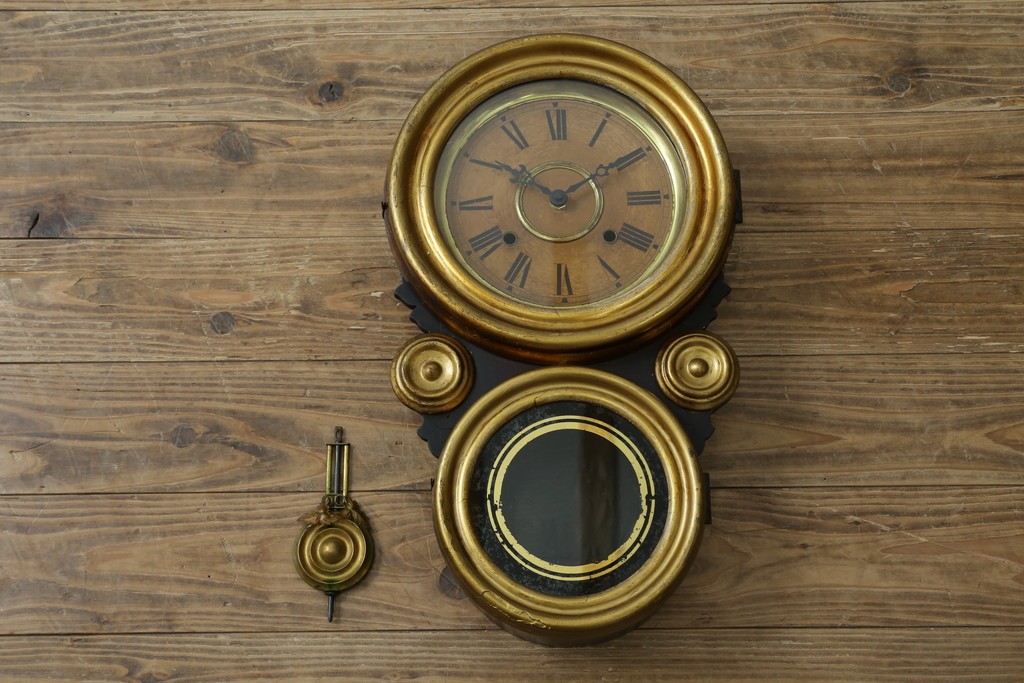 アンティーク時計　アメリカ　E. INGRAHAM&CO(イングラハム)　振り子の意匠が魅力的な四つ丸本だるま時計　(R-072248)