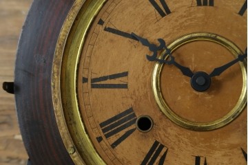 アンティーク時計　アメリカ　E. INGRAHAM&CO(イングラハム)　振り子の意匠が魅力的な四つ丸本だるま時計　(R-072248)