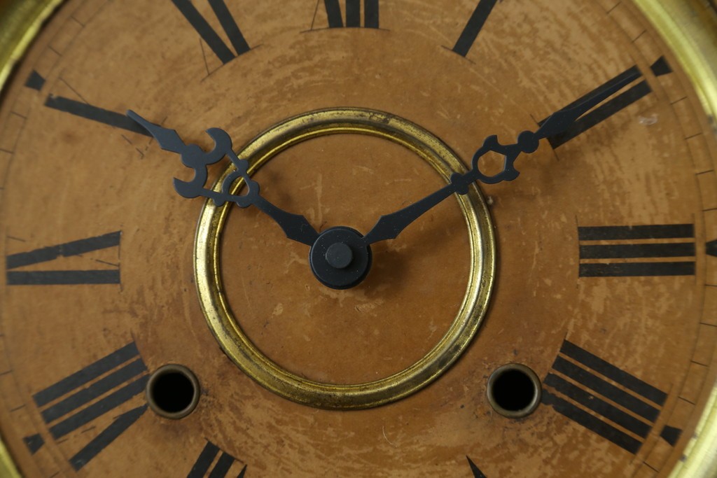 アンティーク時計　アメリカ　E. INGRAHAM&CO(イングラハム)　振り子の意匠が魅力的な四つ丸本だるま時計　(R-072248)