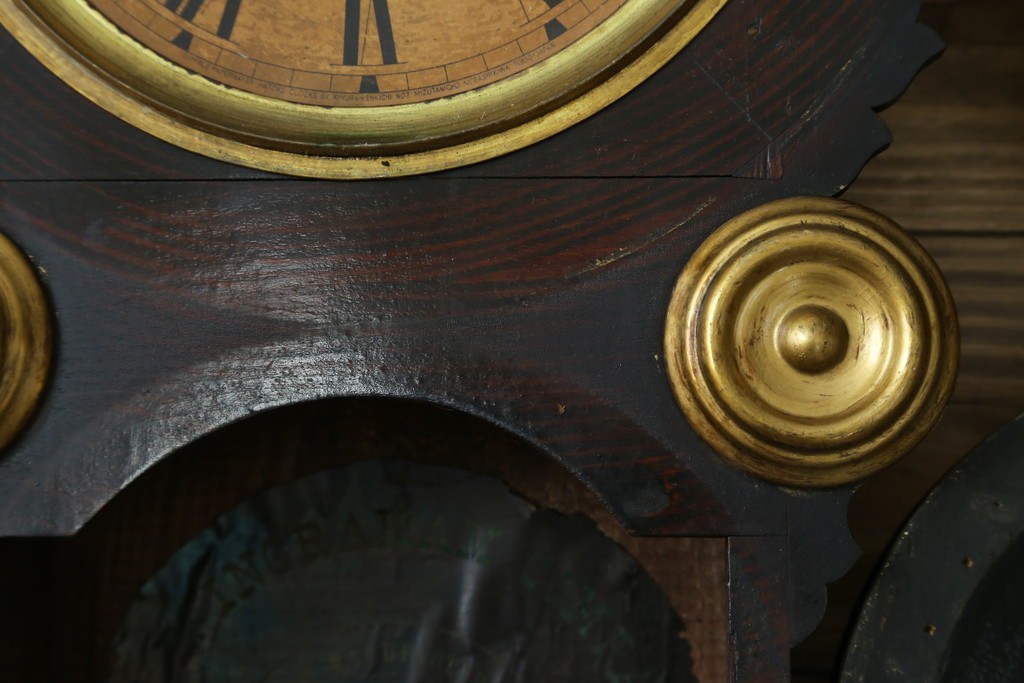 アンティーク時計　アメリカ　E. INGRAHAM&CO(イングラハム)　振り子の意匠が魅力的な四つ丸本だるま時計　(R-072248)