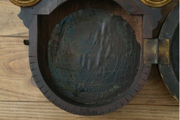 アンティーク時計　アメリカ　E. INGRAHAM&CO(イングラハム)　振り子の意匠が魅力的な四つ丸本だるま時計　(R-072248)