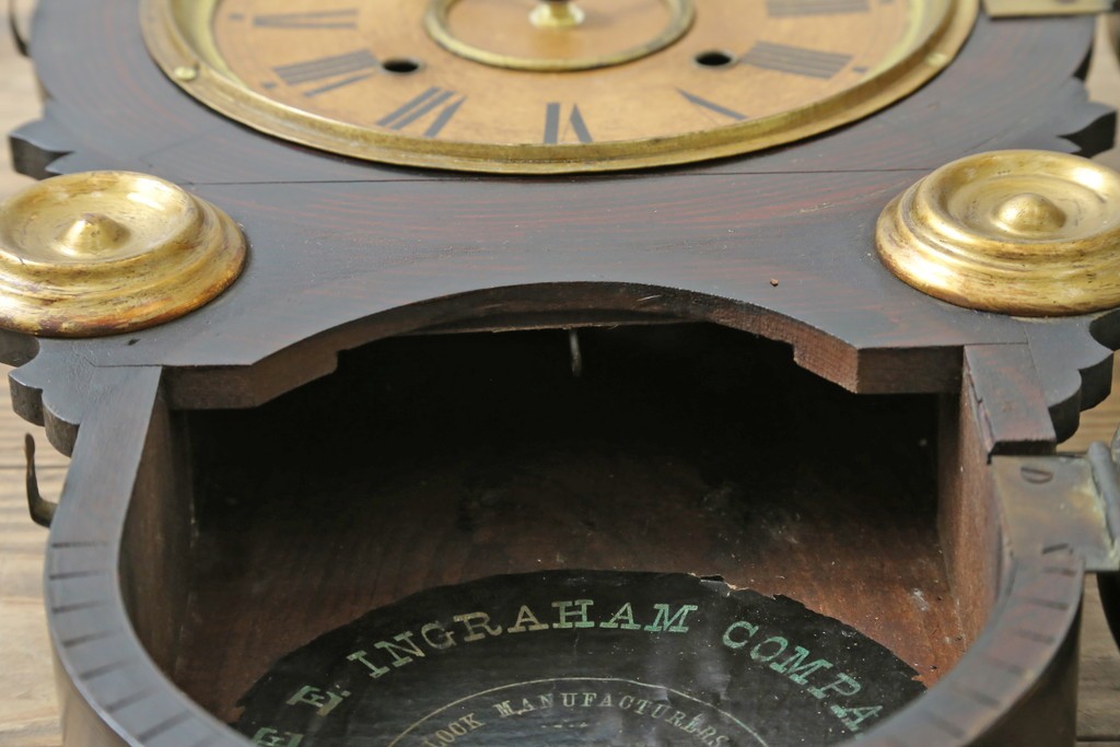 アンティーク時計　アメリカ　E. INGRAHAM&CO(イングラハム)　振り子の意匠が魅力的な四つ丸本だるま時計　(R-072248)