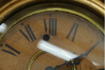 アンティーク時計　アメリカ　E. INGRAHAM&CO(イングラハム)　振り子の意匠が魅力的な四つ丸本だるま時計　(R-072248)