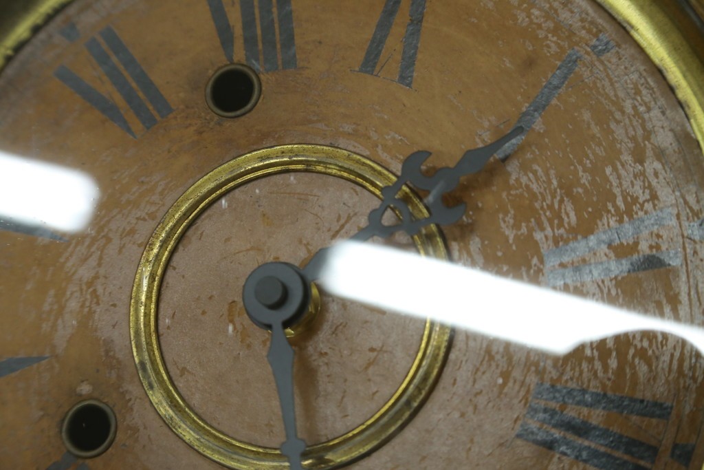 アンティーク時計　アメリカ　E. INGRAHAM&CO(イングラハム)　振り子の意匠が魅力的な四つ丸本だるま時計　(R-072248)