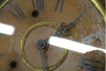 アンティーク時計　アメリカ　E. INGRAHAM&CO(イングラハム)　振り子の意匠が魅力的な四つ丸本だるま時計　(R-072248)