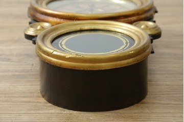 アンティーク時計　アメリカ　E. INGRAHAM&CO(イングラハム)　振り子の意匠が魅力的な四つ丸本だるま時計　(R-072248)