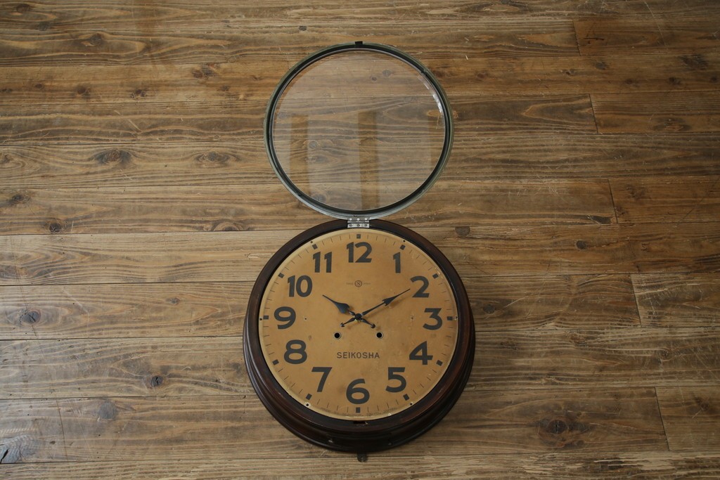 和製アンティーク　精工舎(SEIKOSHA、セイコー)　丸形　レトロなデザインが魅力的な掛け時計　(R-072254)