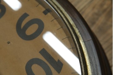 和製アンティーク　精工舎(SEIKOSHA、セイコー)　丸形　レトロなデザインが魅力的な掛け時計　(R-072254)