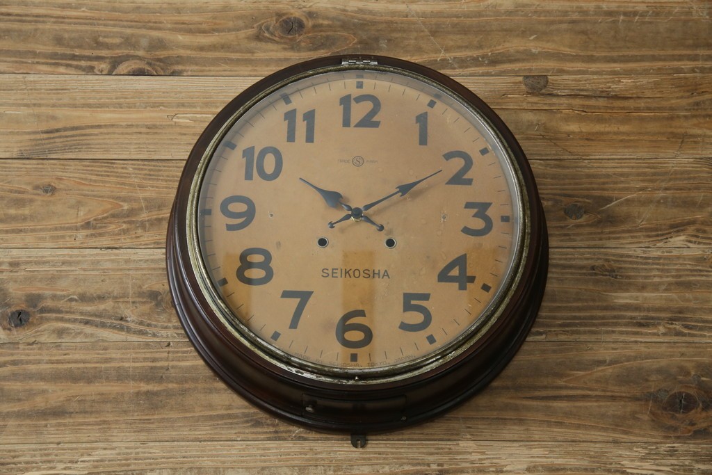 和製アンティーク　精工舎(SEIKOSHA、セイコー)　丸形　レトロなデザインが魅力的な掛け時計　(R-072254)
