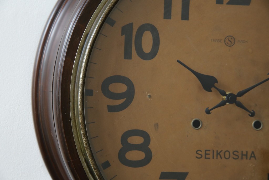 和製アンティーク　精工舎(SEIKOSHA、セイコー)　丸形　レトロなデザインが魅力的な掛け時計　(R-072254)